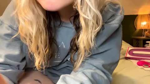 Ellie  online show from March 25, 2026, 4:51 am