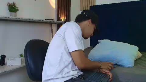 Snapshot of bick_jhonn chatting on June 19, 2026, 8:23 pm Bick Khonn online show from June 19, 2026, 8:23 pm