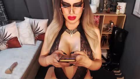 Loraine Cruz online show from March 3, 2025, 6:12 pm