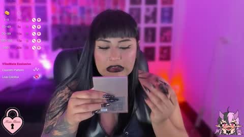 Snapshot of bigboobs_cloe chatting on October 17, 2025, 5:54 am bigboobs cloe online show from October 17, 2025, 5:54 am