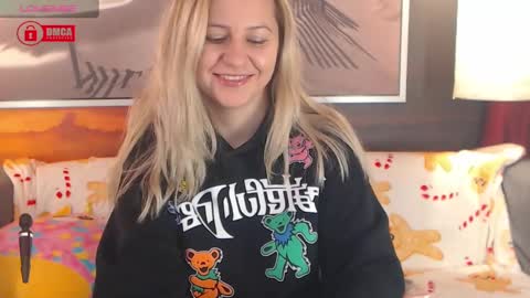 Snapshot of bigboobsarri chatting on December 5, 2024, 10:44 am BigBoobsArri online show from December 5, 2024, 10:44 am