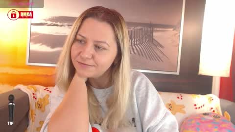 Snapshot of bigboobsarri chatting on January 11, 2025, 9:26 am BigBoobsArri online show from January 11, 2025, 9:26 am