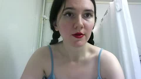 Isabella online show from October 8, 2025, 8:28 pm