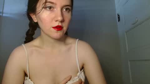 Isabella online show from November 27, 2025, 4:09 pm