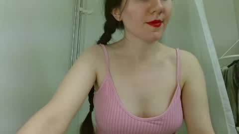 Isabella online show from May 4, 2026, 4:58 pm