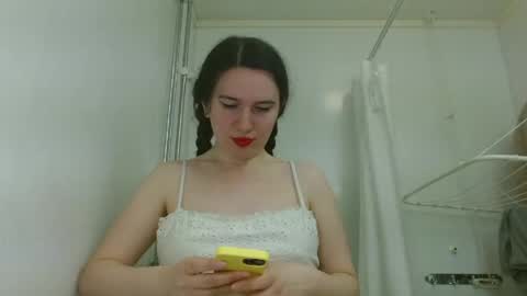 Isabella online show from May 6, 2026, 2:11 pm