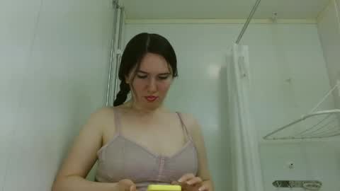 Isabella online show from June 6, 2026, 12:27 am