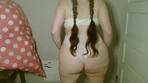 Isabella online show from June 29, 2026, 4:19 am