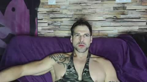 Snapshot of bigboyband chatting on December 5, 2024, 1:49 pm Bigboyband online show from December 5, 2024, 1:49 pm