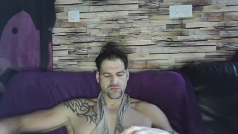 Snapshot of bigboyband chatting on December 20, 2024, 9:11 am Bigboyband online show from December 20, 2024, 9:11 am