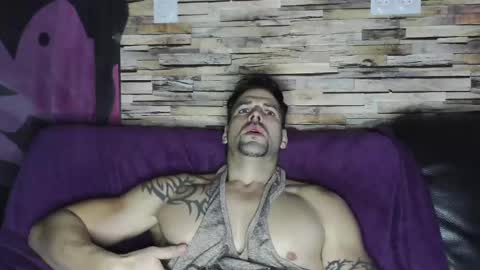 Snapshot of bigboyband chatting on December 20, 2024, 4:04 pm Bigboyband online show from December 20, 2024, 4:04 pm