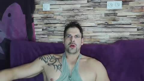 Snapshot of bigboyband chatting on January 25, 2025, 4:03 pm Bigboyband online show from January 25, 2025, 4:03 pm