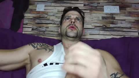 Snapshot of bigboyband chatting on February 1, 2025, 9:40 pm Bigboyband online show from February 1, 2025, 9:40 pm