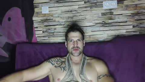 Snapshot of bigboyband chatting on February 4, 2025, 7:33 pm Bigboyband online show from February 4, 2025, 7:33 pm