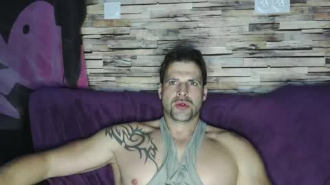 Snapshot of bigboyband chatting on February 12, 2025, 7:35 pm Bigboyband online show from February 12, 2025, 7:35 pm