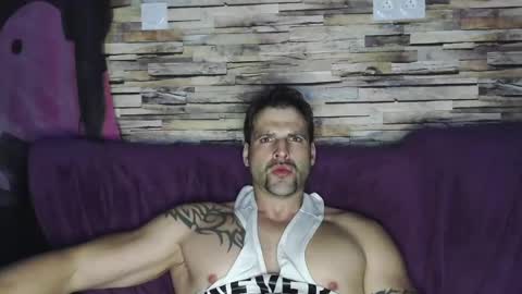 Snapshot of bigboyband chatting on February 15, 2025, 7:28 pm Bigboyband online show from February 15, 2025, 7:28 pm