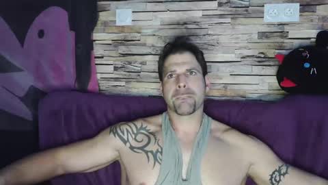 Snapshot of bigboyband chatting on February 20, 2025, 5:18 pm Bigboyband online show from February 20, 2025, 5:18 pm