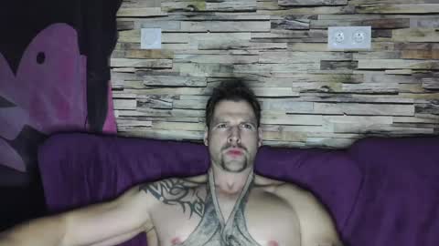 Snapshot of bigboyband chatting on February 28, 2025, 7:25 pm Bigboyband online show from February 28, 2025, 7:25 pm