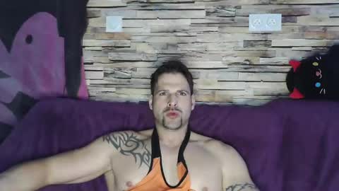 Snapshot of bigboyband chatting on March 6, 2025, 5:11 pm Bigboyband online show from March 6, 2025, 5:11 pm