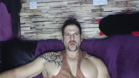 Snapshot of bigboyband chatting on March 8, 2025, 8:14 pm Bigboyband online show from March 8, 2025, 8:14 pm