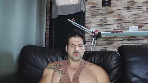 Snapshot of bigboyband chatting on September 30, 2025, 11:37 am Bigboyband online show from September 30, 2025, 11:37 am