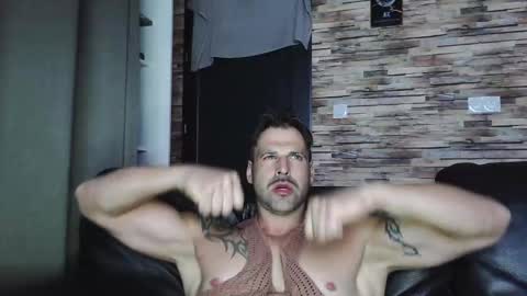 Snapshot of bigboyband chatting on October 2, 2025, 6:04 pm Bigboyband online show from October 2, 2025, 6:04 pm