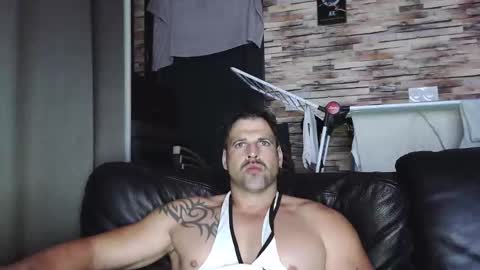 Snapshot of bigboyband chatting on November 3, 2025, 6:09 pm Bigboyband online show from November 3, 2025, 6:09 pm