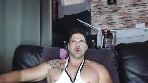 Snapshot of bigboyband chatting on November 4, 2025, 4:17 pm Bigboyband online show from November 4, 2025, 4:17 pm