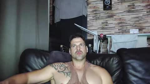 Snapshot of bigboyband chatting on November 8, 2025, 5:12 pm Bigboyband online show from November 8, 2025, 5:12 pm