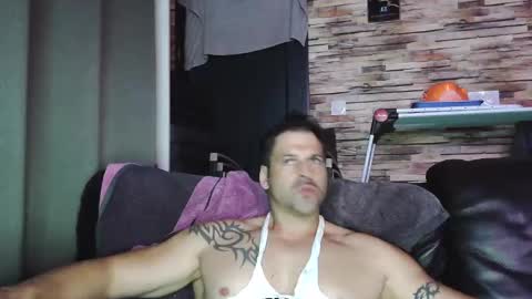 Snapshot of bigboyband chatting on November 15, 2025, 4:47 pm Bigboyband online show from November 15, 2025, 4:47 pm