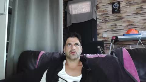 Snapshot of bigboyband chatting on November 18, 2025, 12:20 pm Bigboyband online show from November 18, 2025, 12:20 pm