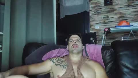 Snapshot of bigboyband chatting on November 19, 2025, 4:07 pm Bigboyband online show from November 19, 2025, 4:07 pm