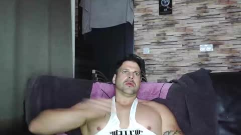 Snapshot of bigboyband chatting on November 22, 2025, 6:40 pm Bigboyband online show from November 22, 2025, 6:40 pm