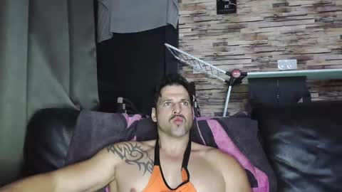 Snapshot of bigboyband chatting on December 13, 2025, 7:53 pm Bigboyband online show from December 13, 2025, 7:53 pm