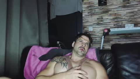 Snapshot of bigboyband chatting on December 14, 2025, 7:29 pm Bigboyband online show from December 14, 2025, 7:29 pm