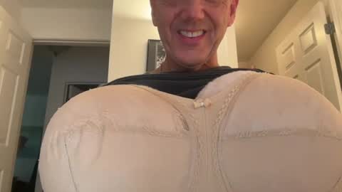 Snapshot of bigbradad64 chatting on August 3, 2026, 9:07 pm Don online show from August 3, 2026, 9:07 pm