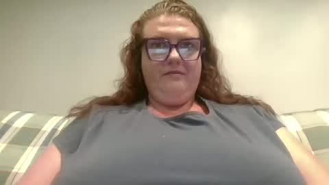 Snapshot of bigbustytittiescouple chatting on June 17, 2026, 1:30 am bigbustytittiescouple online show from June 17, 2026, 1:30 am
