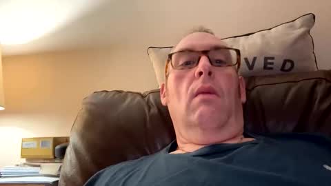 Snapshot of biggloves4bighands chatting on November 19, 2025, 12:43 am biggloves4bighands online show from November 19, 2025, 12:43 am