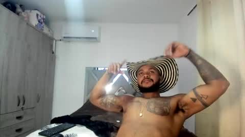 Snapshot of biglatino098 chatting on June 11, 2026, 9:46 pm biglatino098 online show from June 11, 2026, 9:46 pm