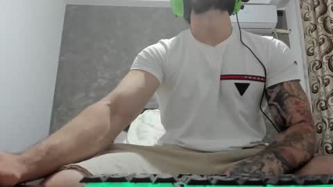Snapshot of bigmuscles95 chatting on June 1, 2026, 10:22 pm bigmuscles95 online show from June 1, 2026, 10:22 pm