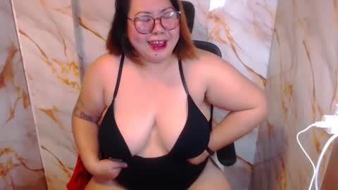 Snapshot of bigtitshotmom chatting on May 17, 2026, 9:06 am MARJ online show from May 17, 2026, 9:06 am