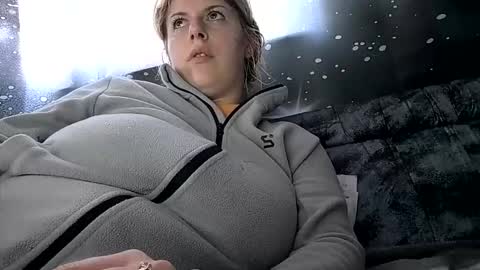 Snapshot of bigtitslala chatting on October 27, 2025, 10:41 am bigtitslala online show from October 27, 2025, 10:41 am