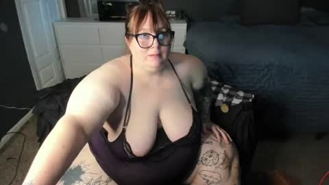 Snapshot of bigtittybbw chatting on August 7, 2026, 8:00 pm bigtittybbw online show from August 7, 2026, 8:00 pm