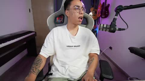 Snapshot of bigxboy96 chatting on February 6, 2025, 4:42 am bigxboy96 online show from February 6, 2025, 4:42 am