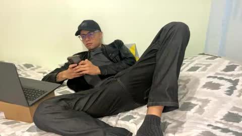 billy_magteo online show from August 5, 2026, 6:33 pm