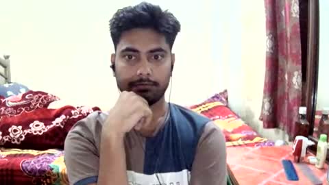 Snapshot of birbikrom104 chatting on May 12, 2026, 3:31 pm birbikrom104 online show from May 12, 2026, 3:31 pm
