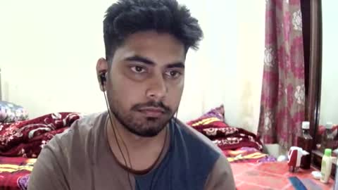 Snapshot of birbikrom104 chatting on May 13, 2026, 5:32 pm birbikrom104 online show from May 13, 2026, 5:32 pm