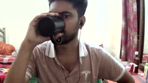 Snapshot of birbikrom104 chatting on May 18, 2026, 6:08 am birbikrom104 online show from May 18, 2026, 6:08 am