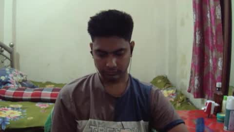 Snapshot of birbikrom104 chatting on May 21, 2026, 6:42 am birbikrom104 online show from May 21, 2026, 6:42 am