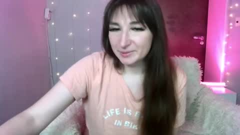 Snapshot of birdie_kiss chatting on May 26, 2026, 9:00 pm birdie_kiss online show from May 26, 2026, 9:00 pm
